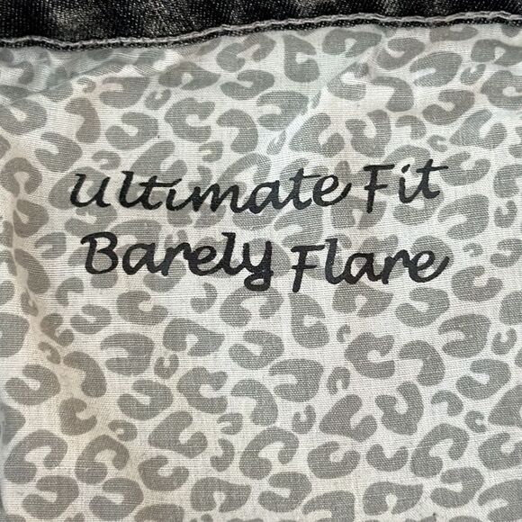 Chico’s Bootcut Jeans Size 0.5 (6) Ultimate Fit Barely Flare Denim - Picture 14 of 16